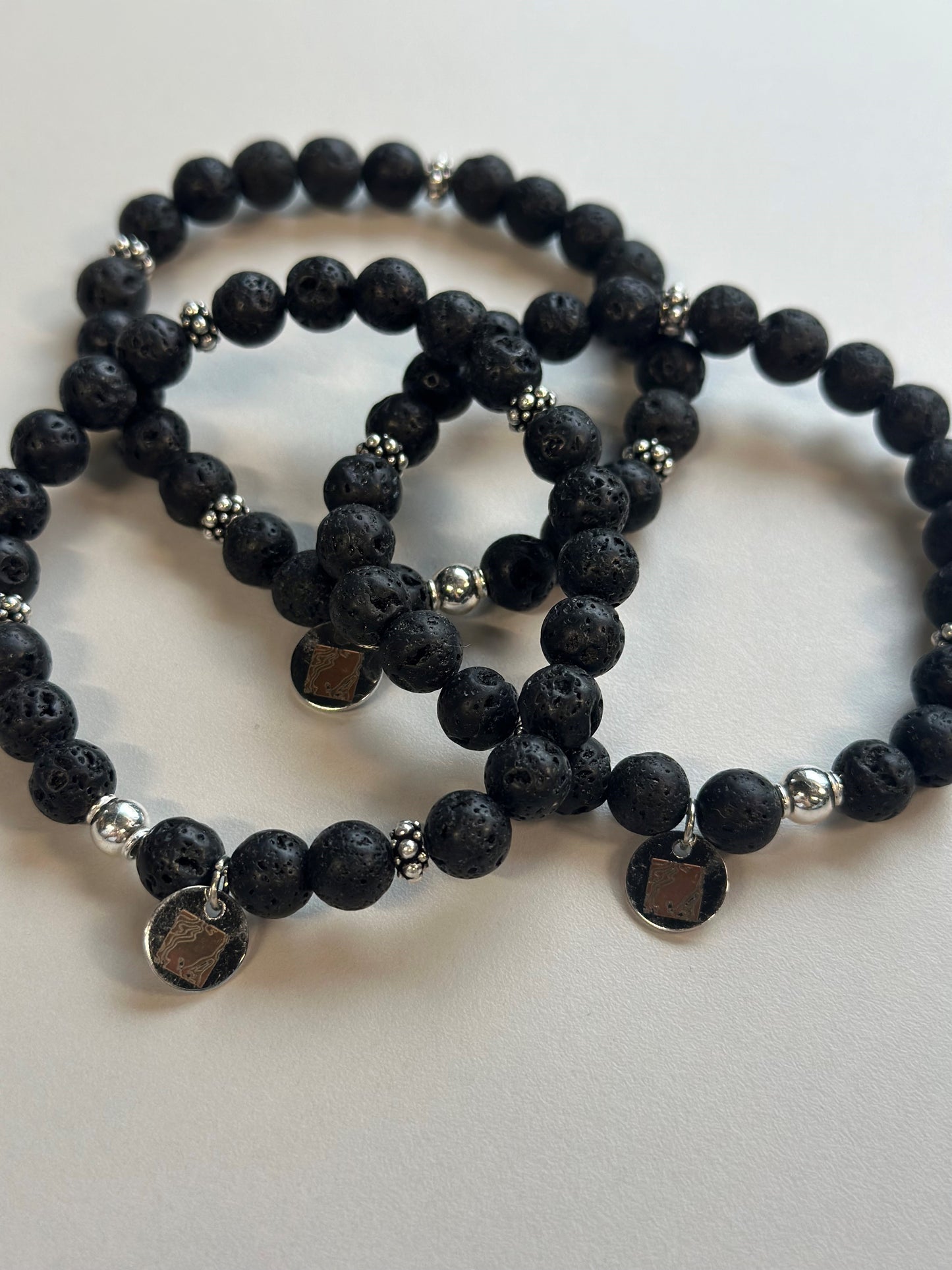 Armbändeli Lava